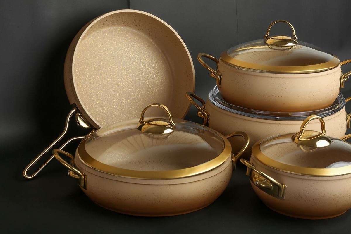 Изображение Гранитная посуда кремового цвета, золотая стеклянная крышка